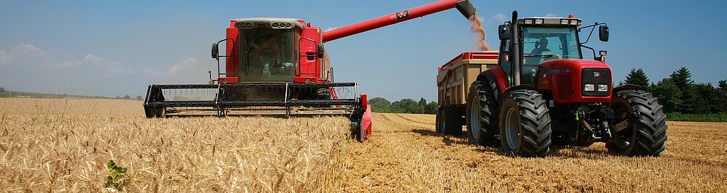 GPS-Ortung in der Landwirtschaft TIME RECORDING & GPS TRACKING IN FARMING